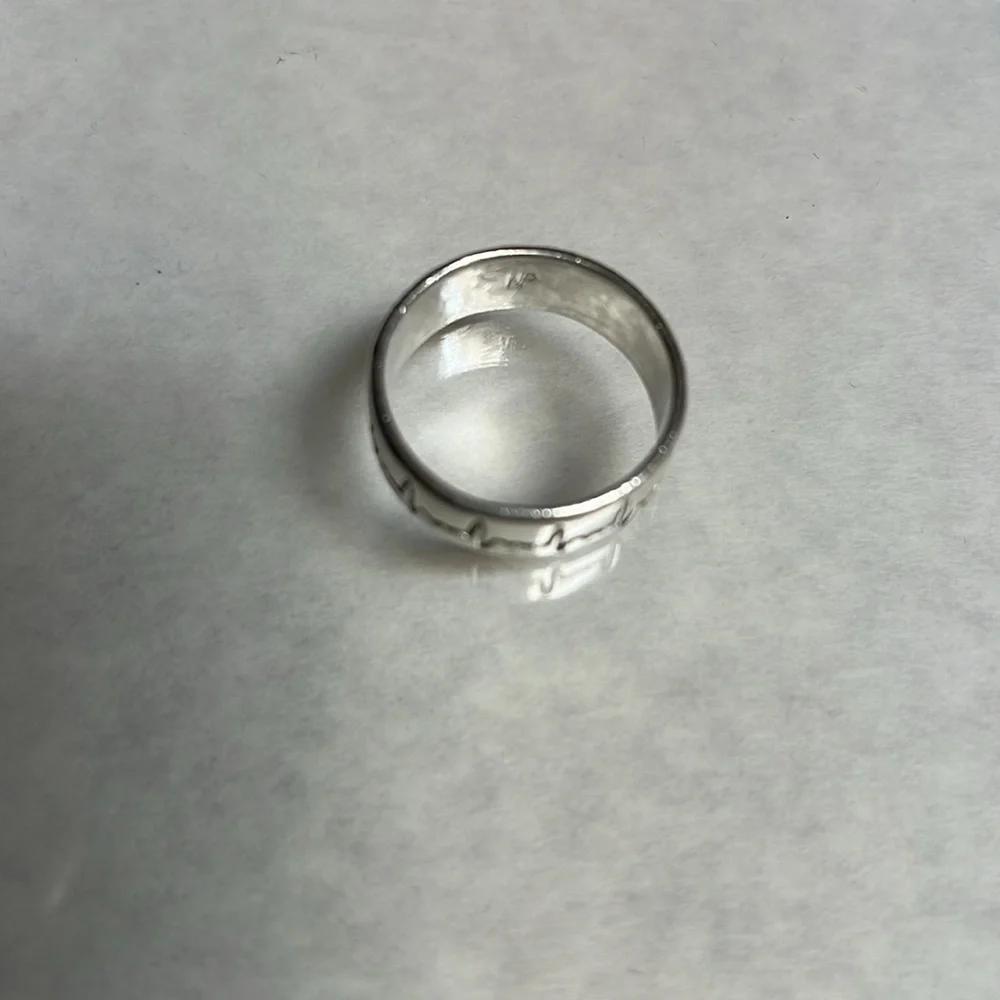 Heartbeat Silver Ring size12